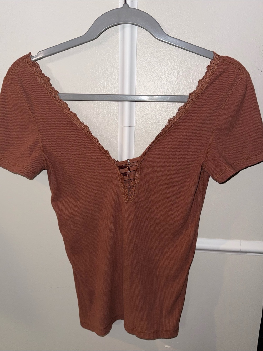Lace-Trim Ribbed V-Neck Top in Rust